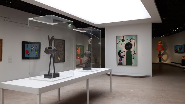 Peintures, sculptures, céramiques, 150 oeuvres de Joan Miró sont exposées dans cette rétrospective. (ANNE CHEPEAU / RADIO FRANCE)