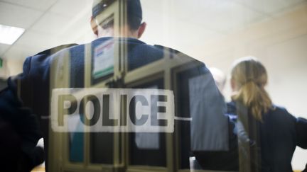 Dans un local de police &agrave; la Gare du Nord, &agrave; Paris, en novembre 2012. (FRED DUFOUR / AFP)