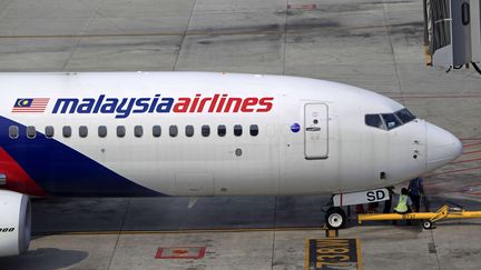 Un avion de la Malaysia Airlines &agrave; l'a&eacute;roport de Kuala Lampur (Malaisie), le 9 mars 2014. (LAI SENG SIN / AP / SIPA)