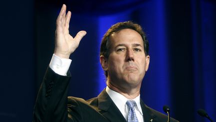 Le r&eacute;publicain ultra-conservateur Rick Santorum en campagne en Pennsylvanie&nbsp;le 24 mars 2012. (JESSICA KOURKOUNIS / GETTY IMAGES)