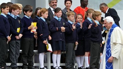 Le pape rencontre des élèves à Twickenham le 17 septembre (AFP Steve Parsons)