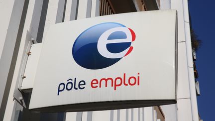 Une étude menée par Pôle emploi sur 4 770 annonces révèle que 9,3% d'entre elles sont non conformes au Code du travail. (GODONG / BSIP / AFP)