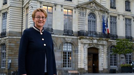 La maire sortante Nathalie Appéré (PS),&nbsp;devant la mairie de Rennes (Île-et-Vilaine), le 29 novembre 2019.&nbsp; (DAMIEN MEYER / AFP)