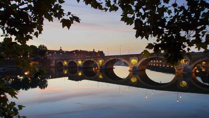 Couché de soleil sur le Pont Neuf à Toulouse. (XAVIER DE FENOYL / MAXPPP)