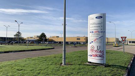 Entrée du site Ford à Blanquefort, usine de 850 emplois proche de Bordeaux menacée de fermeture. (ALEXANDRE BARLOT / RADIOFRANCE)