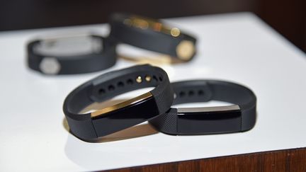 Le bracelet Fitbit qui sert à mesurer l'activité physique a déjà servi à résoudre un crime aux Etats-Unis.&nbsp; (DAVE KOTINSKY / GETTY IMAGES NORTH AMERICA)