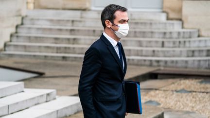 Le ministre de la Santé, Olivier Véran, le 15 décembre 2021 à Paris. (XOSE BOUZAS / HANS LUCAS / AFP)