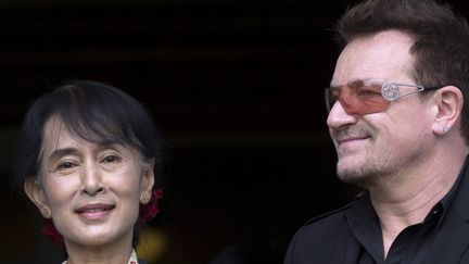 Bono et Aung San Suu Kyi, en 2012
 (DANIEL SANNUM LAUTEN / AFP)