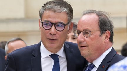 François Hollande en compagnie d'Olivier Faure, premier secrétaire du PS, le 9 juillet 2024 à l'Assemblée nationale, à Paris. (BERTRAND GUAY / AFP)