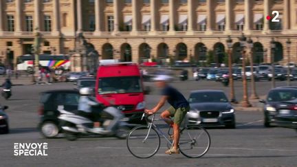 Autos, motos, vélos : le champ de bataille (ENVOYÉ SPÉCIAL  / FRANCE 2)