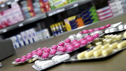 Des médicaments dans une pharmacie à Montpellier, le 30 août 2019 (photo d'illustration). (SYLVIE CAMBON / MAXPPP)