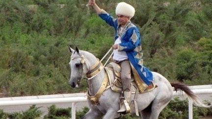 Le président turkmène, Gourbangouly Berdymoukhamedov, le 23 avril 2011 (AFP / IGOR SASIN)