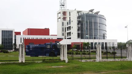 La radio-télévision d'Etat à Libreville (Gabon), le 16 juin 2017. (STEVE JORDAN / AFP)