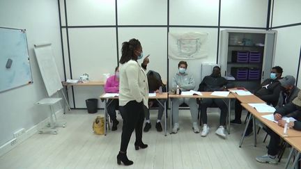 Société : le contrat d'engagement jeune prend le relais de la garantie jeunes (France 3)