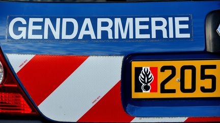 Une voiture de gendarmerie, à Erquinghem-Lys (Nord), le 12 septembre 2013.&nbsp; (PHILIPPE HUGUEN / AFP)