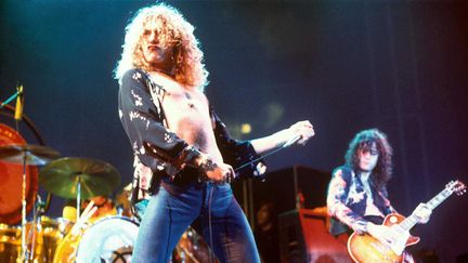 Robert Plant et Jimmy Page en concert avec Led Zeppelin en 1975.
 (Rex Features/REX/SIPA)