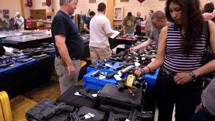 Exposition d'armes de poing&nbsp;&agrave; El Paso, Texas (Etats-Unis) le 13 mars 2011. (STR / AFP)