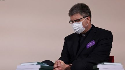 Le président de la Conférence des Evêques de France, Eric de Moulins-Beaufort, lors de la remise du rapport de la Commission Sauvé le 5 novembre 2021. (THOMAS COEX / POOL)