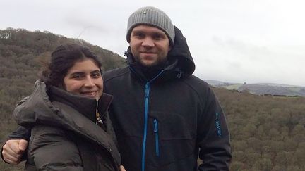 Une photo de Matthew Hedges et sa femme fournie par la famille du jeune homme. (FAMILLE DE MATTHEW HEDGES / DETAINED IN DUBAI)