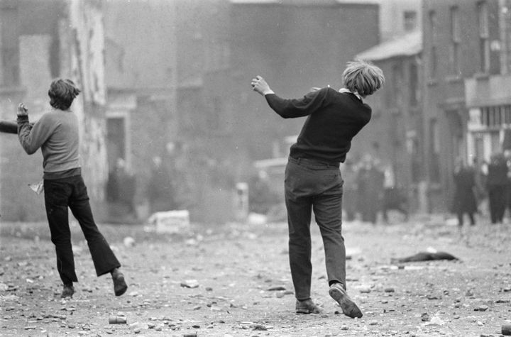 Gilles Caron, Manifestation anticatholiques à Londonderry, 1969
 (Gilles Caron / Fondation Gilles Caron / Gamma Rapho)