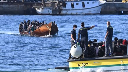 A migrant boat arrives on the island of Lampedusa (Italy), September 16, 2023 (CIRO FUSCO / ANSA)