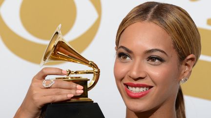 La chanteuse am&eacute;ricaine Beyonc&eacute; lors des Grammy Awards, &agrave; Los Angeles (Etats-Unis), le 10 f&eacute;vrier 2013. (ROBYN BECK / AFP)