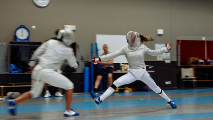 L'escrimeuse française, Marion Brunet, à l'entraînement à l'Insep avant les Jeux de Tokyo, le 2 juin 2021. (HUGO LEBRUN / HANS LUCAS)