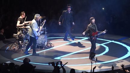 U2 sur le "Experience + Innocence Tour" à Nashville le 26 mai 2018.
 (Jason Kempin / Getty Images / AFP)