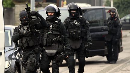 L'unité d'élite de la police nationale est intervenue en plein centre-ville d’Épinal (Vosges), le 23 janvier 2020. (PHILIPPE BRIQUELEUR / MAXPPP)