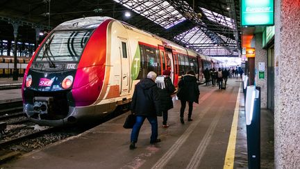 Grève contre la réforme des retraites à la gare du Nord à Paris, le 7 janvier 2020. (MATHIEU MENARD / HANS LUCAS)