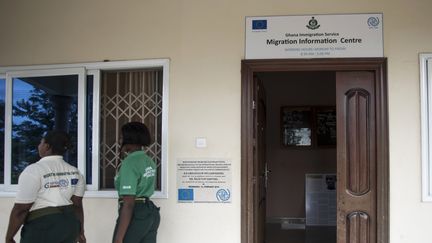 Le centre d'information des services de l'immigration&nbsp;du Ghana, photographié à&nbsp;Sunyani (ouest),&nbsp;le 4 mai 2018. (CRISTINA ALDEHUELA / AFP)