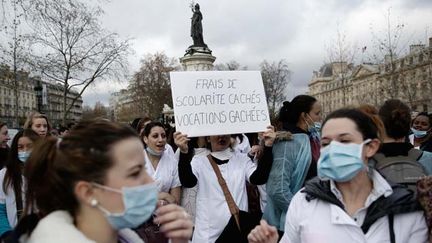 &nbsp; (En décembre dernier, les étudiants infirmiers de l'AP-HP manifestaient à Paris contre l'augmentation de leur frais de scolarité © MaxPPP)