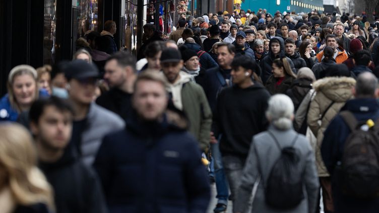 A street in central London (United Kingdom) after Christmas on December 27, 2022. (CARLOS JASSO / AFP)