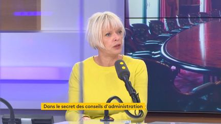 Sophie Coignard publie&nbsp;Les faux jetons&nbsp;(Fayard), une enquête au cœur du capitalisme français. (DAILYMOTION / FRANCETV INFO)