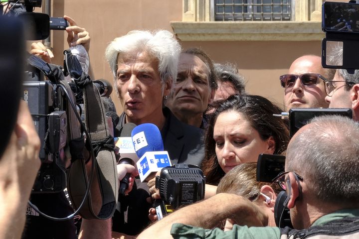 Le frère d'Emanuela Orlandi, Pietro Orlandi, répond aux journalistes à proximité du Cimetière teutonique au Vatican (Italie), le 11 juillet 2019. (ANDREAS SOLARO / AFP)