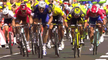 &nbsp; (Marcel Kittel s'impose à la photo-finish devant le Français Bryan Coquard © Capture d'écran France 2)