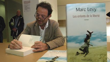 &nbsp; (L'écrivain Marc Levy a consacré son roman Les enfants de la liberté à un épisode de résistance vécu par son père, Raymond, décédé ce samedi à 89 ans © Maxppp)