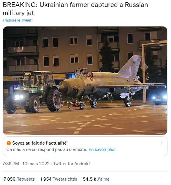 Cette publication du 10 mars 2022 relate la capture d'un avion de chasse russe par un fermier ukrainien. Mais cette photo a été prise en Croatie en 2011. (CAPTURE D'ECRAN TWITTER)