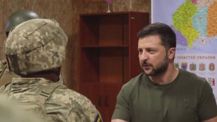 Guerre en Ukraine : Volodymyr Zelensky en tournée sur les lignes de front