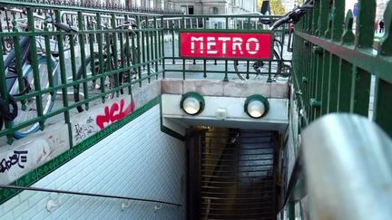 L’appel à la grève pour réclamer de meilleurs salaires a été très suivi dans le secteur des transports parisiens, jeudi 10 novembre. La moitié des lignes de métro sont à l’arrêt et les autres ne fonctionnent qu’aux heures de pointe. (FRANCE 3)