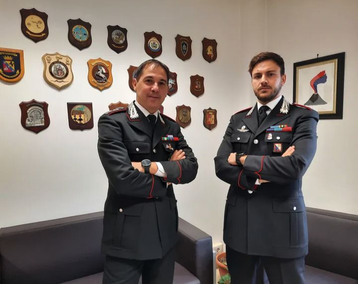 Le colonel Bruno Capece et le capitaine Alessandro Bui des Carabiniers de la province de Vibo Valentia ont participé à l’opération Rinascita Scott en décembre 2019. (BRUCE DE GALZAIN / RADIO FRANCE)