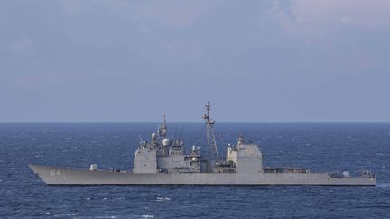 Le croiseur de missiles guidés "USS Gettysburg", qui a touché par erreur un avion de combat américain, le 15 décembre 2024 en mer Méditerranée. (PETTY OFFICER 2ND CLASS KAITLIN YOUNG / AP / SIPA)