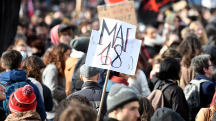 Dans la manifestation des fonctionnaires et des étudiants à Toulouse, le 22 mars 2018. (MAXPPP)