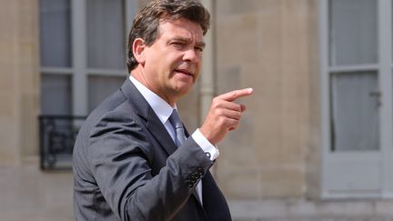 Le ministre de l'Economie Arnaud Montebourg quitte l'Elys&eacute;e apr&egrave;s le Conseil des ministres, le 20 ao&ucirc;t 2014. (  MAXPPP)