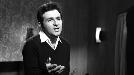 Richard Anthony sur le plateau de "Toute la chanson" (13 février 1963)
 (Claude James / INA)