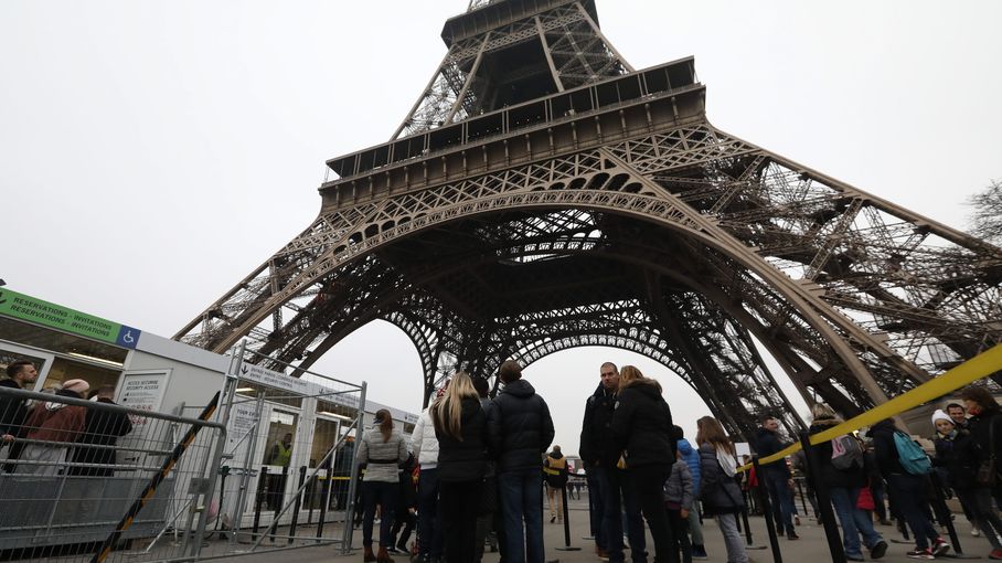 Attentat déjoué de la tour Eiffel l'assaillant voulait "attaquer des