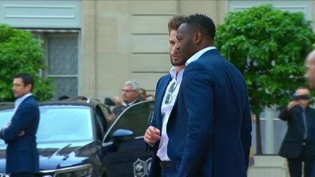 Les Bleus sont venus saluer les nombreux supporters dans le palais de l'Elysée