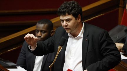 Le député La France insoumise (LFI) de Loire-Atlantique, Matthias Tavel, le 16 février 2023, à l'Assemblée nationale. (LUDOVIC MARIN / AFP)