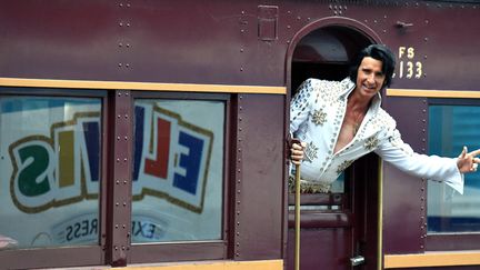 Un fan à bord du "Elvis Express"
 (MICK TSIKAS/EPA/Newscom/MaxPPP)