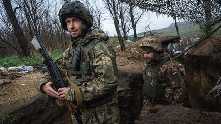 Guerre en Ukraine : sur la ligne de front, non loin de Donetsk